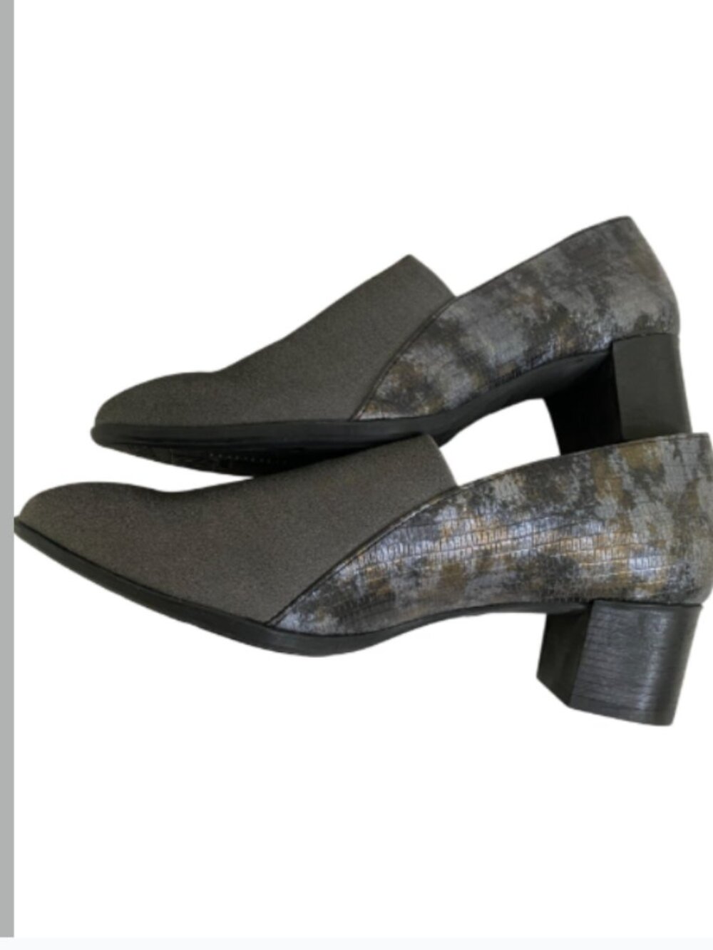 Munro American Women’s 10.5 WW Gray Mixed Media Comfort Shoes Metallic Print